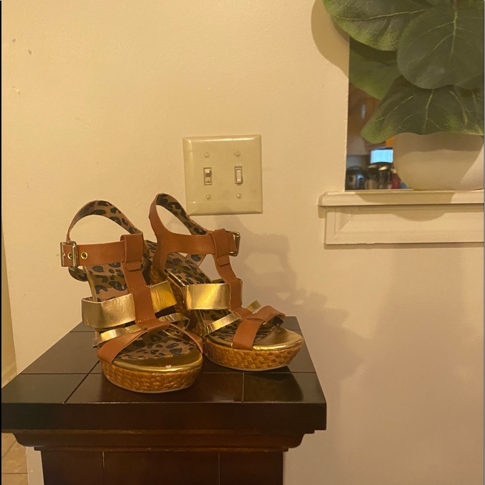 Jessica Simpson wedge sandals sz 8.5 gold and tan